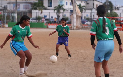 Camila asegura que viene de una familia futbolera.