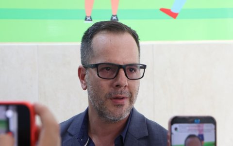 Juan José Cobos, padre de uno de los niños con atrofia muscular espinal, participó en el reclamo en el hospital Icaza Bustamante