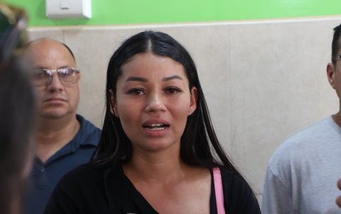 Mariam Carcelén, madre de un niño con atrofia muscular espinal (AME), señaló con angustia que teme por la vida de su hijo ante la falta del medicamento que no va a llegar para diciembre.