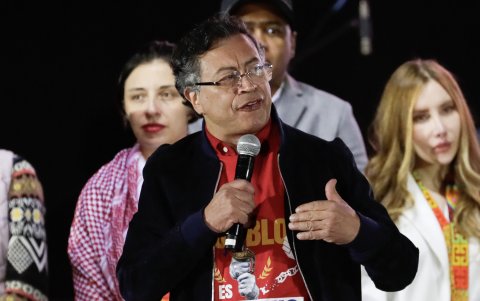 El presidente de Colombia, Gustavo Petro, habla en la plaza de Bolívar, en Bogotá (Colombia).