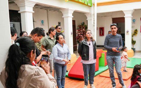 La vicepresidenta María José Pinto se concentró en temas sobre niñez durante su paso por Imbabura.