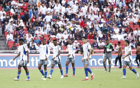 Emelec busca alcanzar al líder del segundo hexagonal, Deportivo Cuenca.