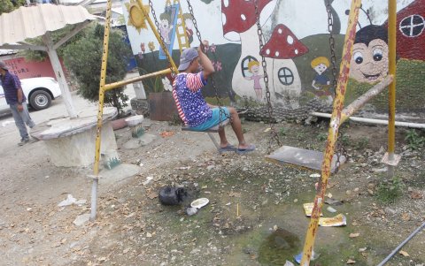 Los niños no pueden jugar tranquilos.