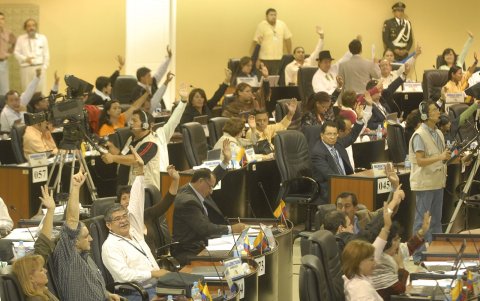 En 2008, 130 asambleístas constituyentes fueron los encargados de redactar la Carta Política, en Montecristi, Manabí.