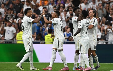 Real Madrid defiende el liderato ante Barcelona.