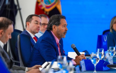 Los expertos discutieron los desafíos políticos, económicos y sociales que enfrenta el país ante un posible proceso constituyente.