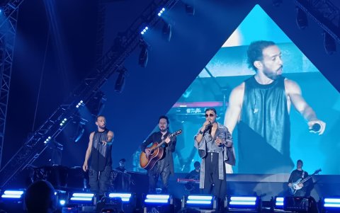 Samo y Pablo Hurtado brillaron junto a Mario Domm en el escenario del Coliseo Rumiñahui, haciendo vibrar a los fanáticos quiteños.