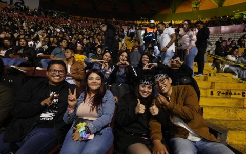 Los fanáticos de la banda mexicana Camila llegaron desde las 18:00. Johana Torres y Kevin Yanac disfrutaron cantando éxitos como 'Mientes' y 'Todo Cambió', entre otros clásicos.