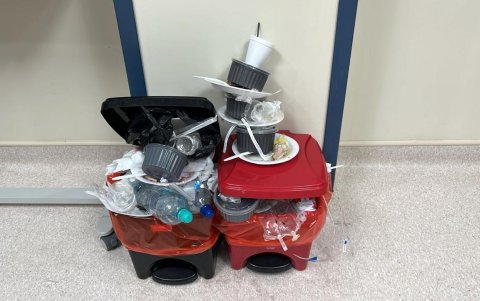 La basura se acumula y queda expuesta a la interperie en ciertas zonas del centro.