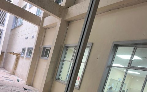 Áreas del centro de salud reportan afectaciones, además de poca limpieza.