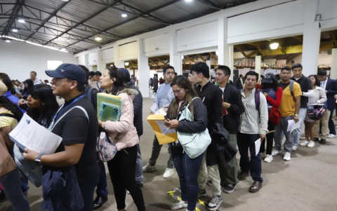 Para la II Feria del Empleo, en Quito, hubo 12.000 inscritos, de forma digital. Fue el cupo máximo aceptado. Y había apenas algo más de 2.000 vacantes.