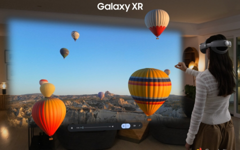 La pantalla de resolución 4K del Galaxy XR garantiza una inmersión premium, permitiendo a los usuarios ver múltiples partidos o editar videos con software profesional.