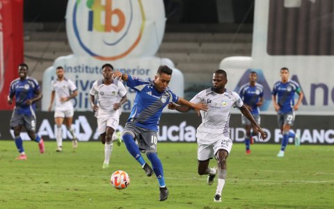 Emelec se mantiene en la disputa por un cupo a Copa Sudamericana 2026.