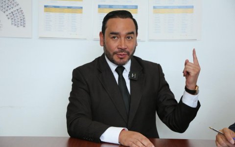 Juan González es el actual jefe de bloque de la Revolución Ciudadana en la Asamblea Nacional de Ecuador y habló de la solicitud de licencias.