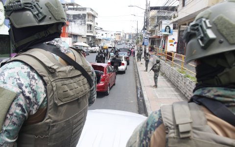 Militares realizaron operativos de control, el 27 de octubre, luego de que llegó un nuevo contingente de uniformados a Durán.