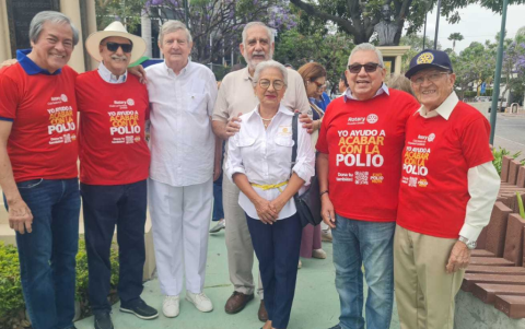 Fernando Aguirre, Ricardo Koenig, Hugo Klopfstein, Luis Villacrés, Héctor Plaza, Germán Yépez y Violeta Villamar.