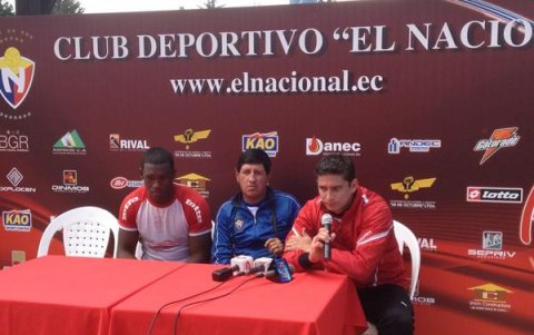 Orlando Narváez (c), exjugador y exDT de formativas del Nacional murió en 2022 impago.