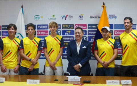 Emilio Camacho, Jaime Robles, Sergio Castro Loedel, Diego Velasteguí y Emilio Gómez, el equipo ecuatoriano para la Junior Davis Cup en Chile.