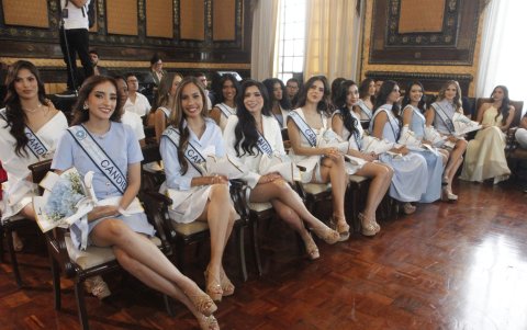 Las candidatas a Reina de Guayaquil 2025 fueron presentadas en el Salón de la Ciudad.
