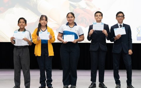 El arte de declamar unió a generaciones, recordando que la palabra sigue siendo una herramienta de fe, fraternidad y aprendizaje.