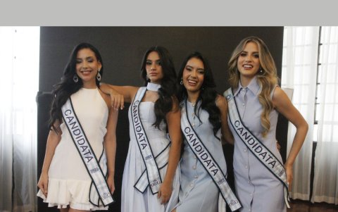 Rebeca Santillán, Paula Véliz, Gabriela Ruilova y Abby Riqueros