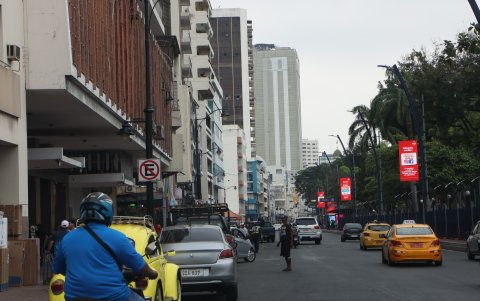 Territorio. A lo largo de la avenida Malecón, representantes indicaron que falta control municipal y más presencia policial.