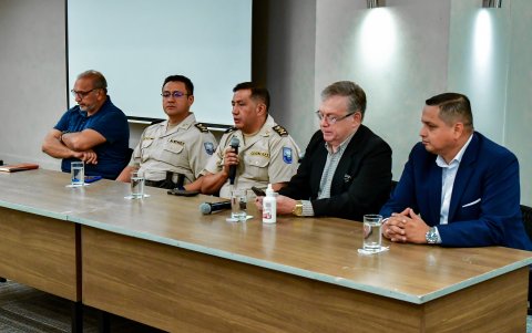 Autoridades y líderes se reunieron en el centro de Guayaquil.