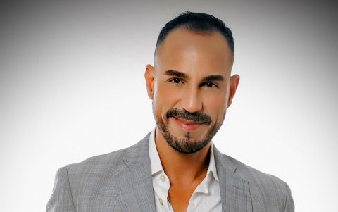 También es visitador médico.