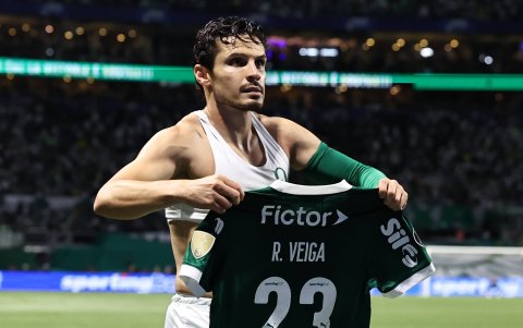 Raphael Veiga marcó un doblete para la remontada de Palmeiras sobre Liga de Quito.