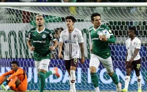 Rafael Veiga marcó un doblete en la histórica remontada de Palmeiras ante Liga de Quito.