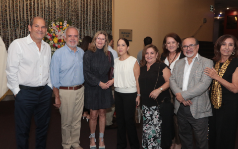 Eduardo Crespo, Jaime Faggioni, Verónica de Faggioni, Isabel de Crespo, Diana Sierra, Flor María Zambrano, Julio Omar Martínez y Lina Zambrano.