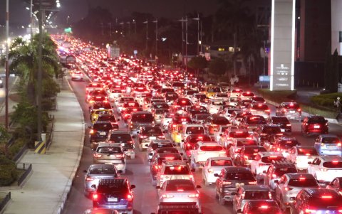 Sin pronunciamiento oficial: Hasta el cierre de la nota, no hubo respuesta del alcalde Juan José Yúnez ni de la Alcaldía, respecto al tráfico registrado en la avenida Samborondón.