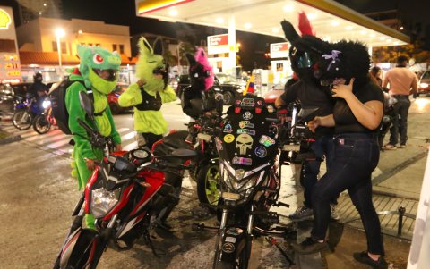 Los controles no alcanzaron para contener el desorden, según los ciudadanos, quienes aseguran que la rodada del terror dejó calles paralizadas y vecinos atrapados en el tránsito.