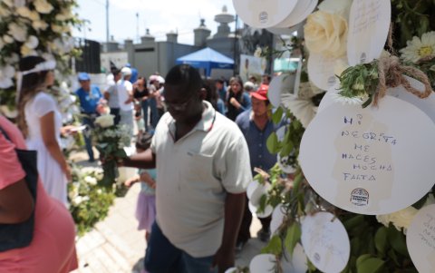 En mensajes, las personas expresaron la nostalgia y respeto por sus seres queridos fallecidos.