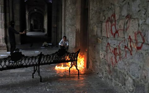 Cientos de mexicanos salieron a las calles de Morelia para exigir justicia por el asesinato del alcalde de Uruapan, Carlos Manzo Rodríguez.