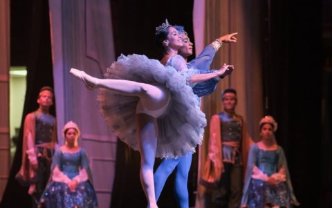 La princesa Aurora y el príncipe Desirée en el Ballet Nacional de El Salvador.
