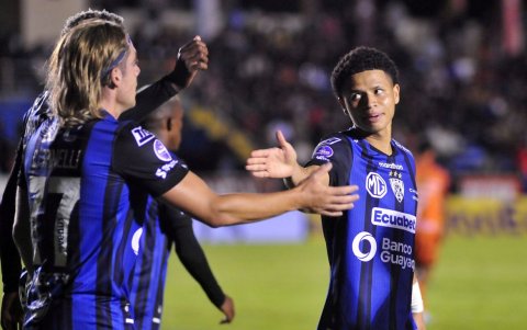 Independiente fue una fiesta en Loja, le ganó 3 - 1 a Libertad.