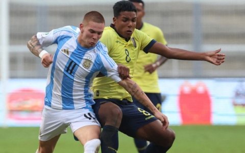 Jeremy Arévalo (d) en el Sudamericano Sub-20 jugado en Venezuela en 2025.