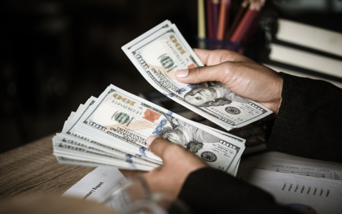 Los bonos y pensiones activas en Ecuador buscan mejorar la calidad de vida de distintos grupos de la población.