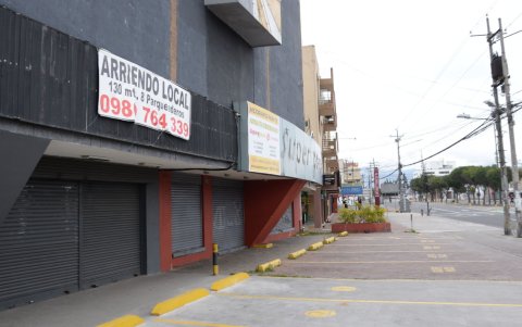 2. Arriendo. Los vecinos cuentan que hay alta rotación de negocios, pues los dueños cierran pronto nuevos emprendimientos, por la baja clientela.