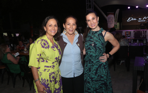 Karina Arteaga de Abad, Sara Sánchez de García y Nancy Cantarero.