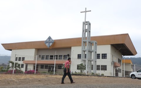Soledad. Debido a lo peligroso del sector, muchas veces las zonas aledañas a las iglesias pasan abandonadas, lo que las convierte en zonas más peligrosas.