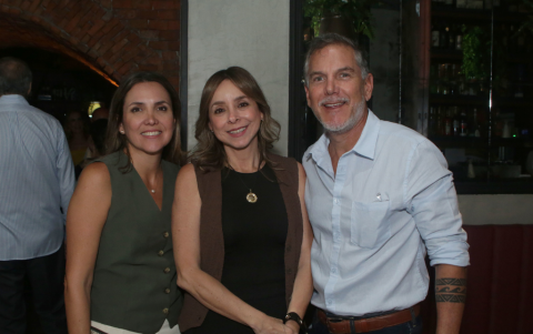 Cecilia Jurado de Petersen, María Gabriela Navarrete y Andrés Cevallos.