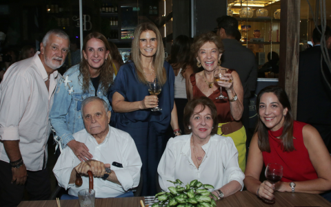 Juan Carlos Yépez, María Teresa Aguirre, Denise Andretta, Marcela Accini, Isidro Ycaza, Beatriz Pino y Ana María Guerrero.