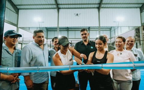 Aquiles Álvarez durante la inauguración del complejo deportivo y canchas de Pádel en Urdesa.
