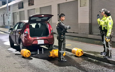 En horas de la noche la autoridades registraron un coche bomba al norte de Quito.