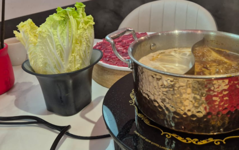 En el hot pot de Shi Li Xiang cada cliente puede preparar los alimentos a su gusto.