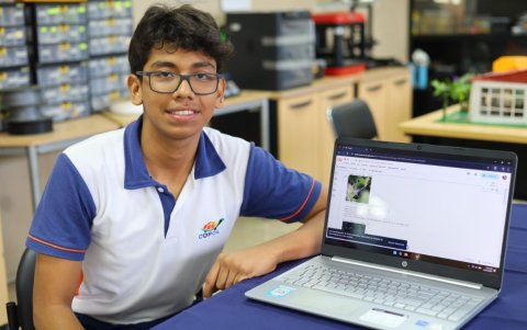 Alumnos desarrollan propuestas tecnológicas que promueven el aprendizaje activo y la conciencia ambiental en las aulas.