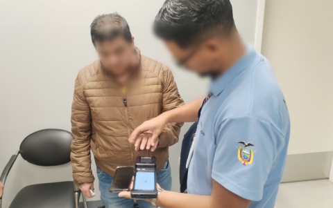 La Policía Nacional anunció la extradición de un hombre buscado por femicidio en Ecuador.