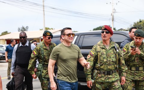 La Constitución ecuatoriana prohíbe expresamente la instalación de bases militares extranjeras.